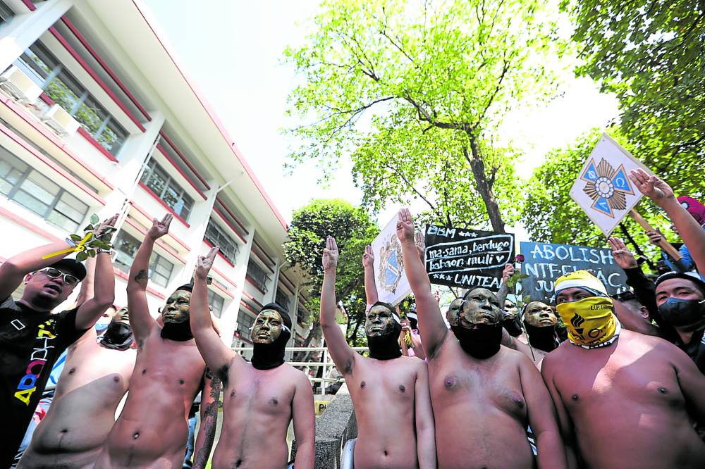After a three-year absence due to the pandemic, the Oblation Run is back on Friday, streaking through the University of the Philippines Diliman campus.