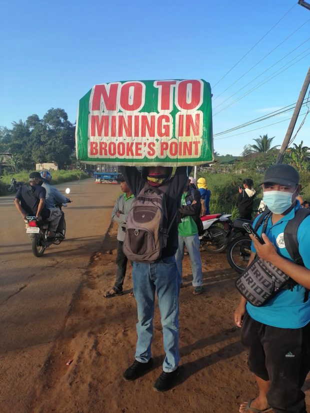 Brooke’s Point residents set up a barricade to protest allegedly illegal mining operations in the area. (Photo from Alyansa Tigil Mina)