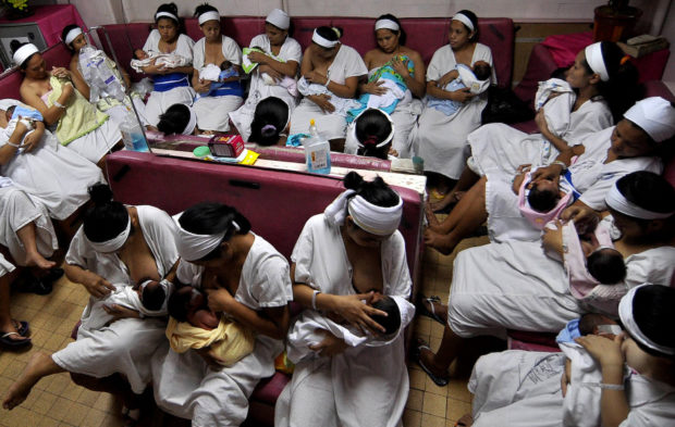 Mothers breastfeed their newborn babies at a ward designated for that purpose at the Dr. Jose Fabella Memorial Hospital in Santa Cruz, Manila. STORY: PH has breastfeeding laws, policies but campaign needs more push