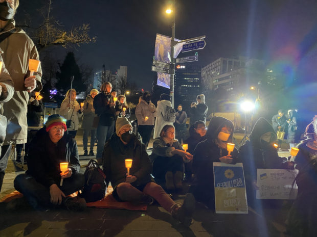 In Seoul, Ukrainians and Russians protest against war