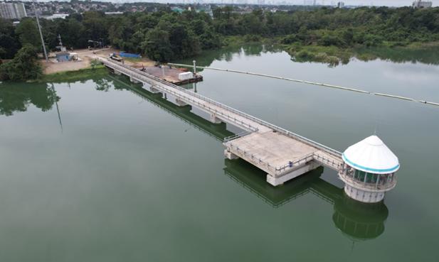 The Intake 4 structure in La Mesa Dam can bring 1,000 million liters of water per day from La Mesa Dam to the Balara Treatment Plant in Quezon City.
