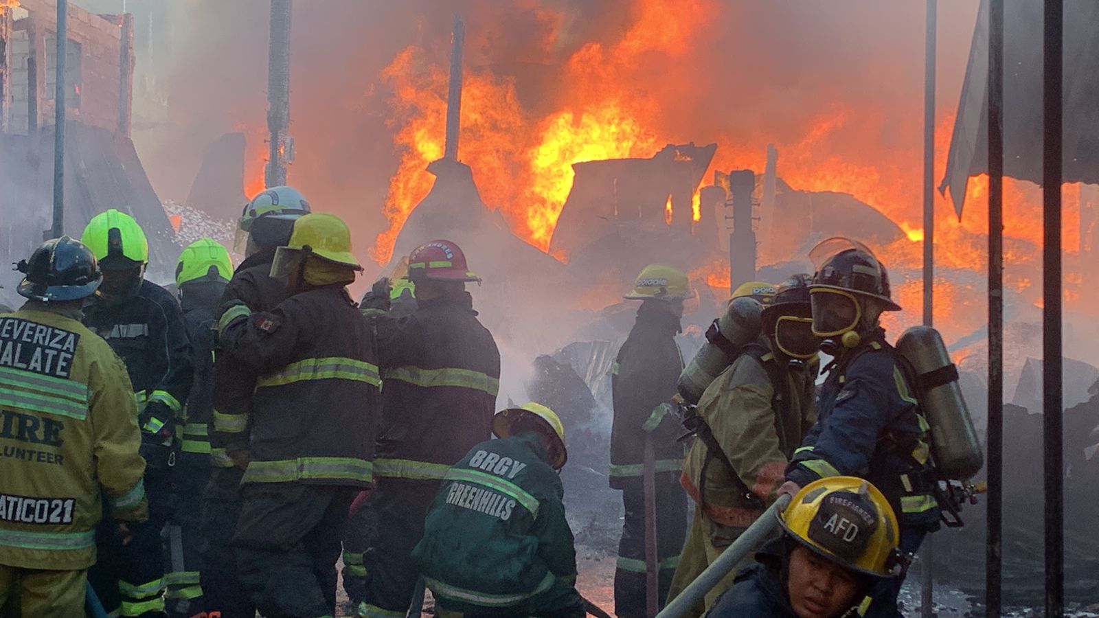 LOOK: Fire ravages warehouse in Makati City