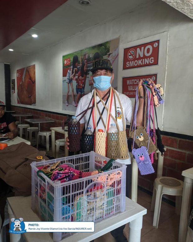 A 73-year-old local selling crocheted goods to raise funds for his son’s dialysis treatment goes viral after a university student from Davao posted his endeavors online.