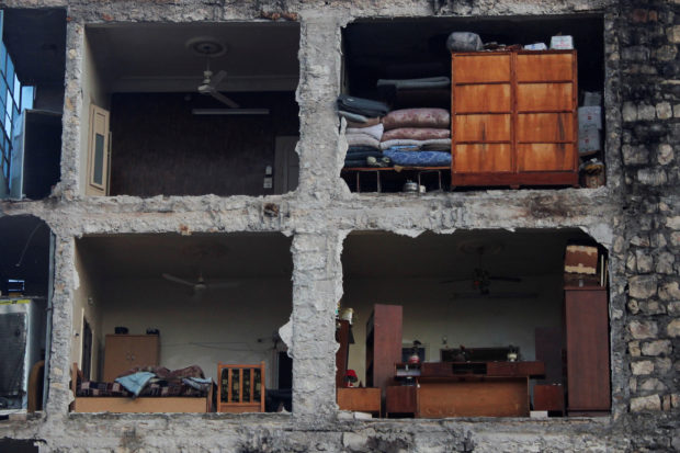 hundreds of families still under quake rubble