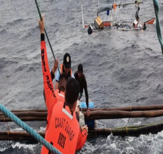 PCG rescue of fishermen from sunken boat. STORY: PCG rescues 5 fishermen from sunken boat in Mindoro