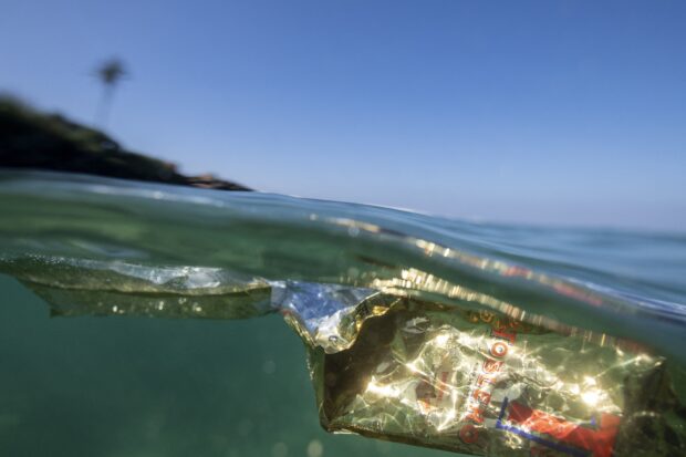 In this picture taken on December 31, 2021 a plastic bag floats in the waters of the Indian ocean near the town of Ahangama in Galle. - . (Photo by Olivier MORIN / AFP)