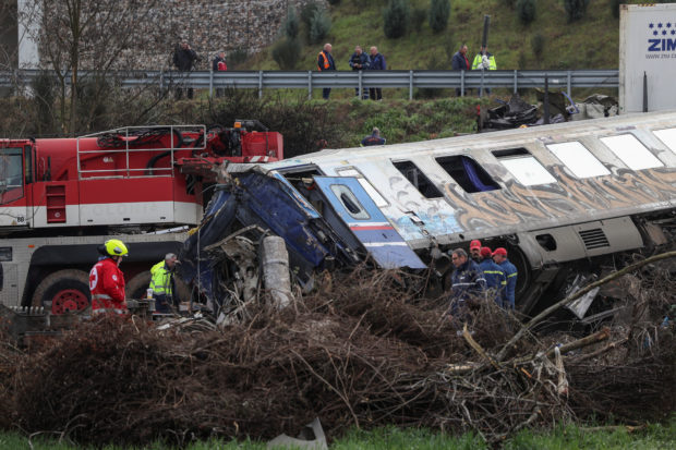 Rescuers operate on the site of a crash, where two trains collided, near the city of Larissa, Greece, March 3, 2023. REUTERS/Alexandros Avramidis