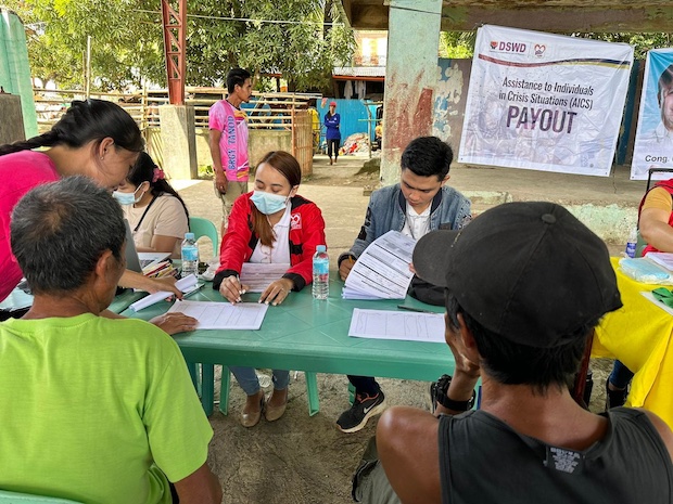 DSWD aid distribution in Masbate. STORY: Masbate farmers, fisherfolk get DSWD aid