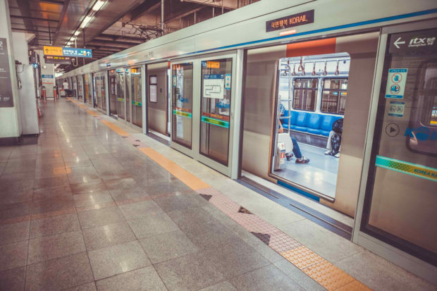 A Seoul subway train