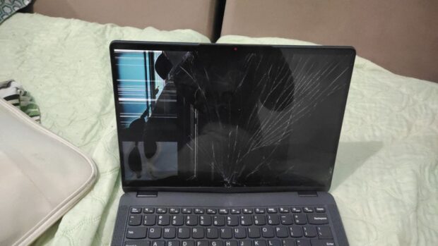 A commuter claims that her laptop got damaged after an MRT-3 x-ray scanner check