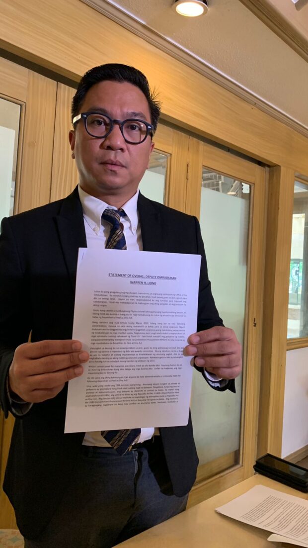 Atty. Rafael Vicente R. Calinisan, lawyer of Deputy Ombudsman Warren H. Liong reads Ombudsman Liong statement . | PHOTO: Noy Morcoso/INQUIRER.net 
