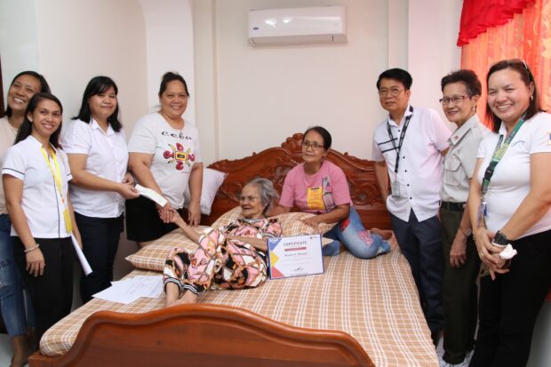 2 centenarians in Olongapo City get P100,000 cash gift from DSWD