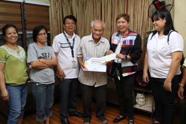 2 centenarians in Olongapo City get P100,000 cash gift from DSWD