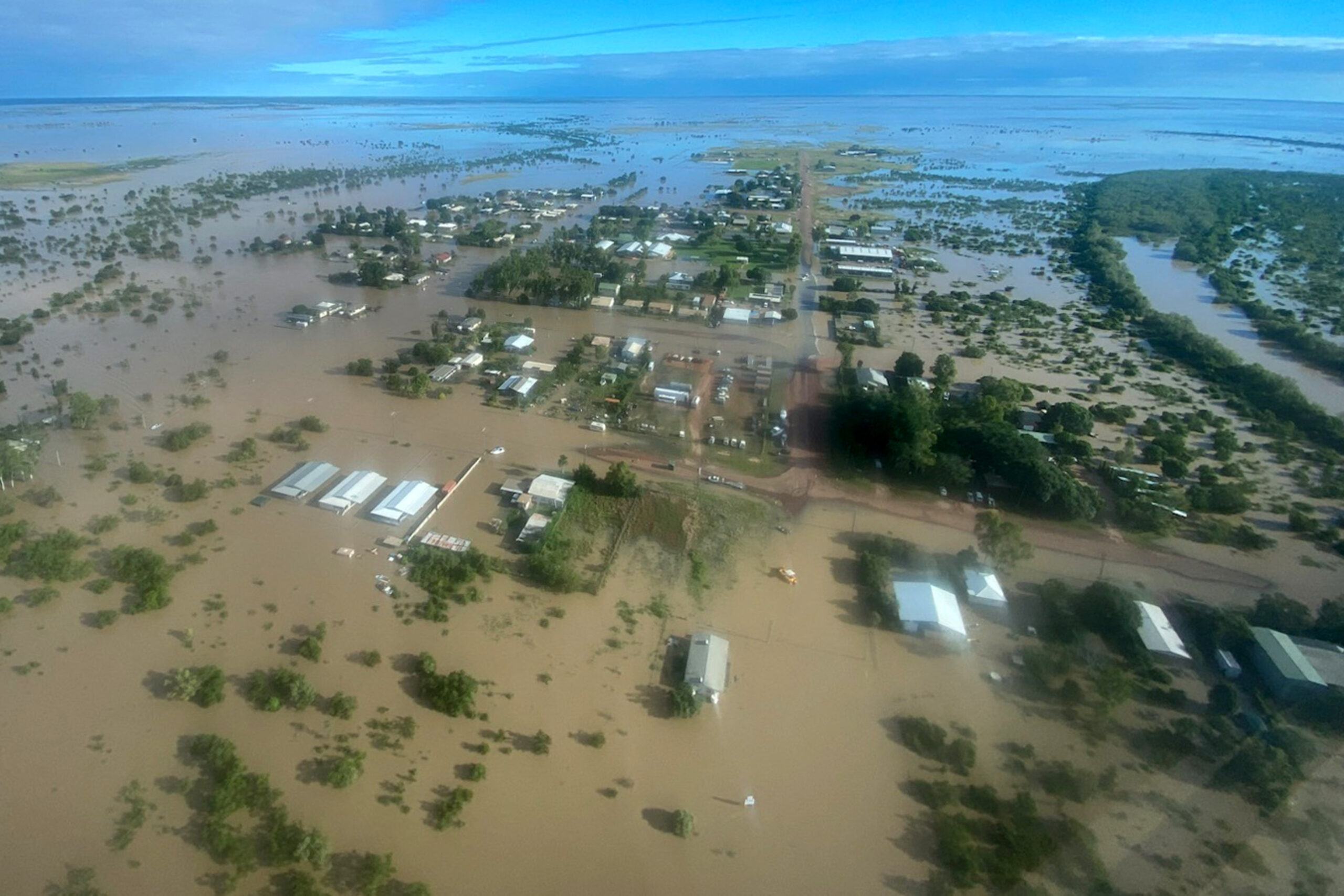 Record-breaking Queensland flood peak predicted for Sunday--forecaster ...