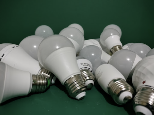 Pro-environmental and climate protection groups urged consumers on Wednesday to switch to energy-saving and mercury-free lighting products, in line with the planet's celebration of World Consumer Rights Day. 