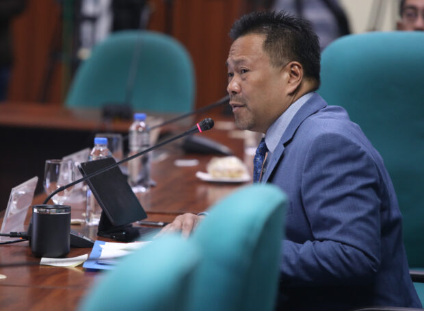 Senator JV Ejercito on Thursday submitted a Senate Resolution seeking an investigation into the “unprofessionalism and inefficiency” of the Bureau of Immigration (BI) on its departure protocols and procedures.