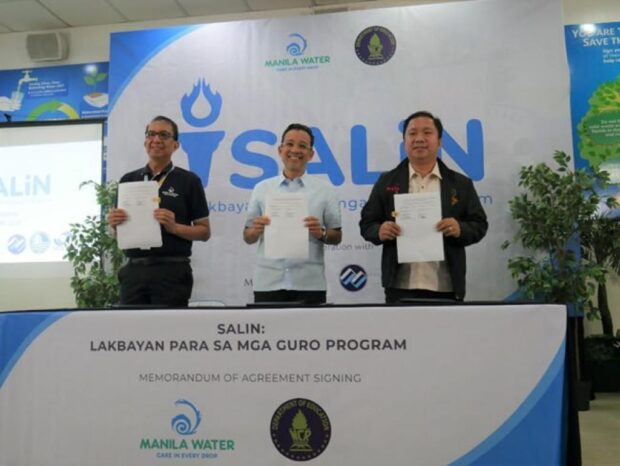 In celebration of World Water Day on 22 March 2023, Manila Water will focus on our educators as an instrument in raising awareness on water education through SALIN – Lakbayan Para sa mga Guro Program.The partnership was sealed through a Memorandum of Agreement signed by (from L-R) Manila Water President and CEO Jocot De Dios, Manila Water Chief Operating Officer for the East Zone Arnold Mortera, and DepEd-National Capital Region Regional Director Wilfredo Cabral, represented by DepEd-NCR Policy Planning and Research Division Chief Dr. Warren Ramos, in a ceremony in Manila Water’s Lakbayan Center in Quezon City.