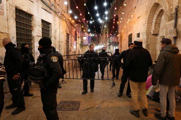 Israeli police stand guard near a security incident scene near Al-Aqsa compound also known to Jews as the Temple Mount, in Jerusalem's Old City, April 1, 2023. REUTERS/Ammar Awad