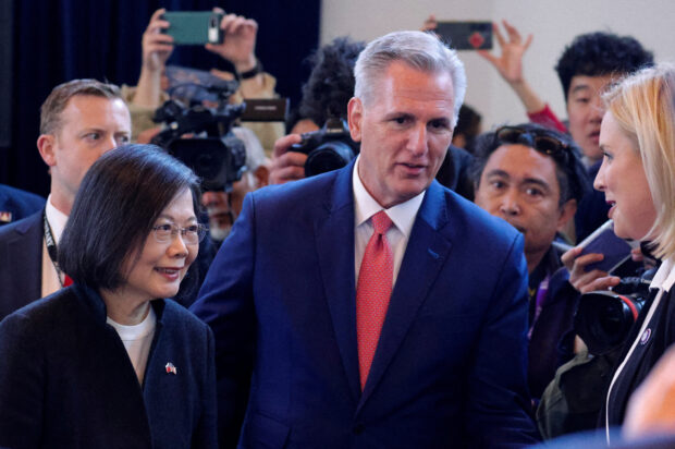 Taiwan's President Tsai Ing-wen meets the U.S. Speaker of the House Kevin McCarthy at the Ronald Reagan Presidential Library in Simi Valley, California, U.S. April 5, 2023.  REUTERS/David Swanson/File Photo