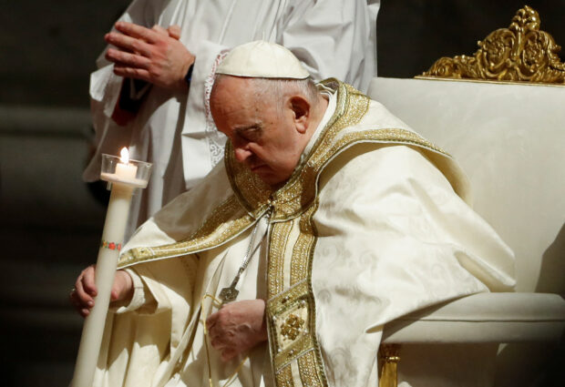 ope Francis presides over the Easter Vigil in Saint Peter's Basilica at the Vatican, April 8, 2023. REUTERS/Remo Casilli