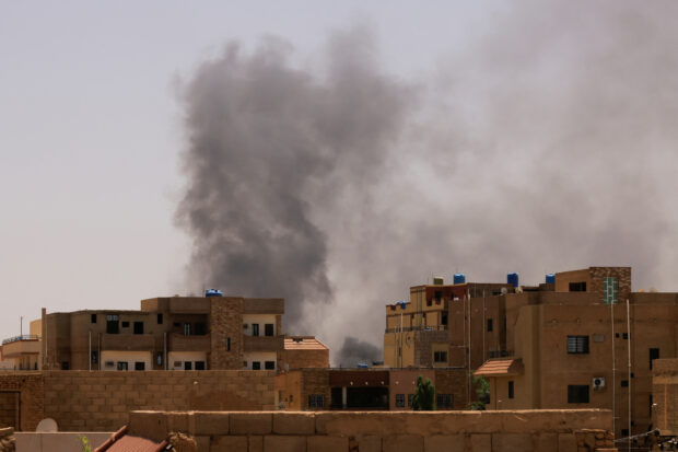 Smoke is seen rise from buildings during clashes between the paramilitary Rapid Support Forces and the army in Khartoum North, Sudan. April 22, 2023. REUTERS/ Mohamed Nureldin Abdallah