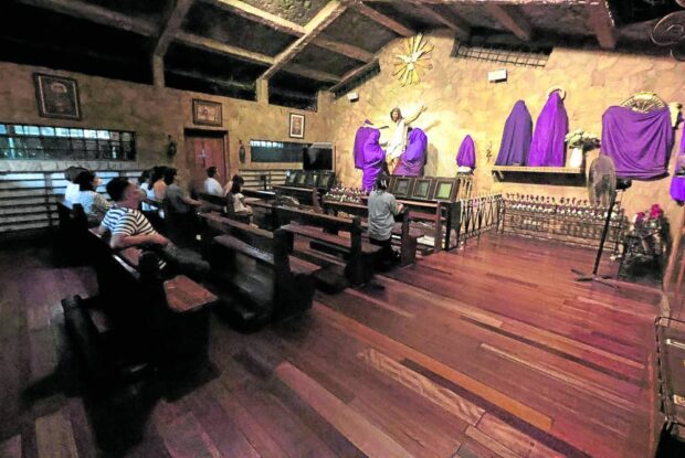 Catholics start visiting the St. Pio of Pietrelcina Chapel in Bagumbayan, Quezon City, to reflect and offer prayers on Holy Monday. STORY: Most Filipino Catholics observe Lenten obligations, says survey