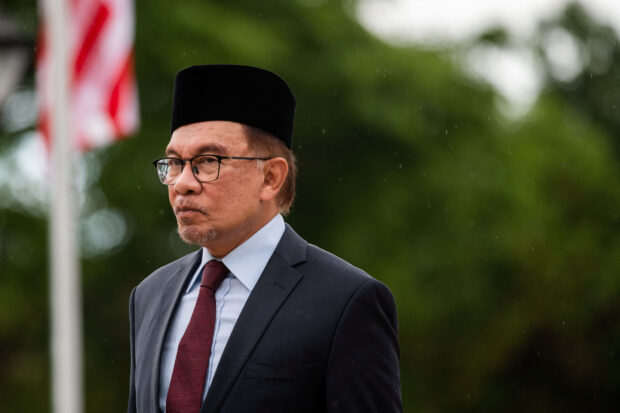 Malaysian Prime Minister Anwar Ibrahim attends wreath-laying ceremony in Philippines