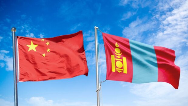 China-Mongolia-flag-filephoto-041023
