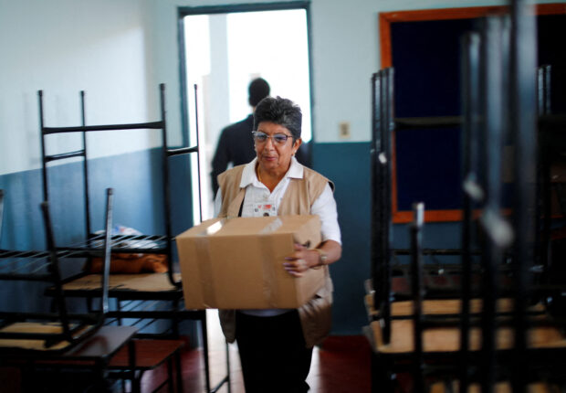 Paraguayans head to the polls 