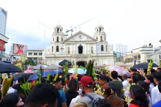 Hundreds of Catholic devotees flocked at Quiapo Church on Sunday in view of the Palm Sunday, which marks the first day of the Holy Week.