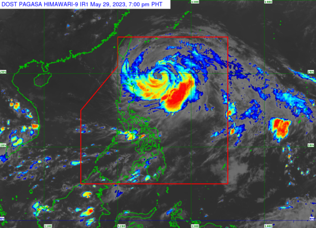 Typhoon 'Betty' (international name 'Mawar') slowed down but maintained its strength as it moved over the Philippine sea near extreme northern Luzon.