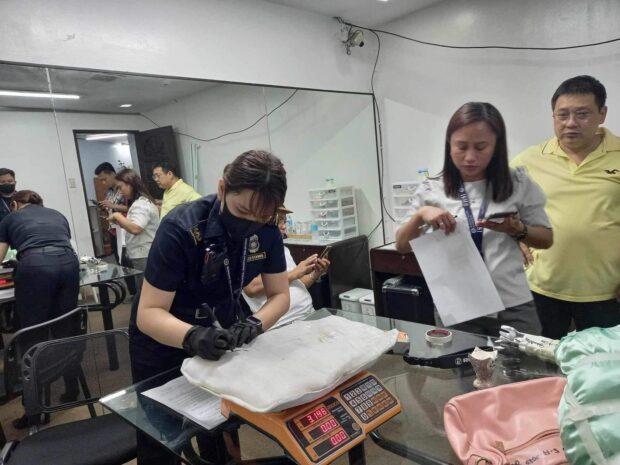 Authorities weighing a parcel containing methamphetamine. This was after an abandoned bag in Naia was discovered holding P19 million worth of shabu last Wednesday. 