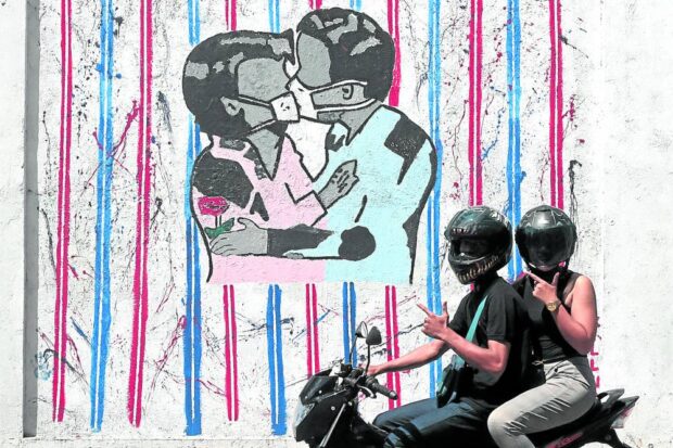 WALL REMINDER People wearing face masks as protection against COVID-19 are depicted in murals in Pasig City. The Department of Health says it is not keen on bringing back the government’s mask policy even with the increase in COVID cases. —GRIG C. MONTEGRANDE