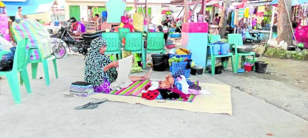  Evacuees from Datu Saudi-Ampatuan, Maguindanao del Sur, seek shelter in an elementary school in Barangay Dapiawan to escape recent clashessparked by infighting among former Moro Islamic Liberation Front guerrillas.
