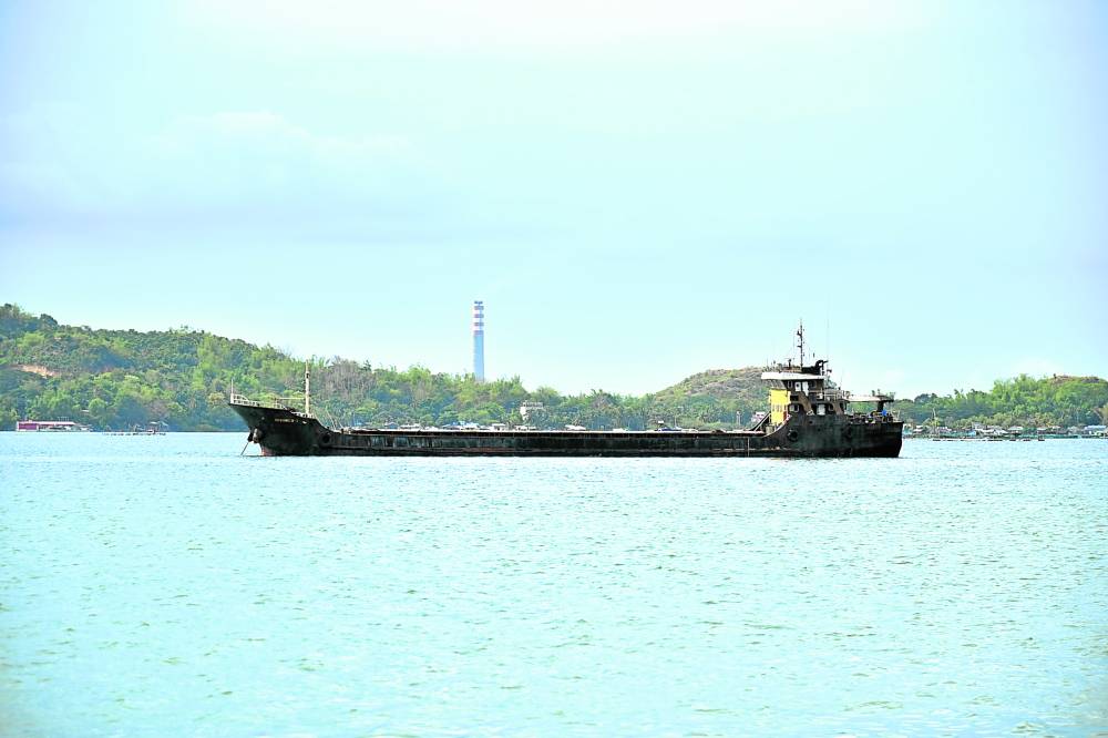 Ship carrying 1.3 M liters of crude oil held in Pangasinan