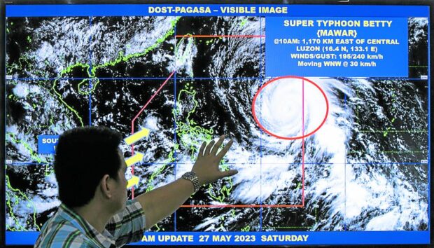 Weather specialist Dan Villamil of Pagasa gives an update on Saturday on “Betty.” The super typhoon is expected to linger some 300 kilometers away from northeastern Luzon before it leaves the Philippine Area of Responsibility early afternoon of Thursday. STORY: Bracing for Betty: Rains, ‘slowdown’ seen till midweek