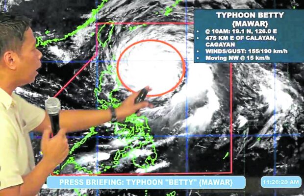 KEEPING TRACK A state weather bureau forecaster briefs reporters on the track of Typhoon “Betty” on Monday morning. —DOST-PAGASA PHOTO