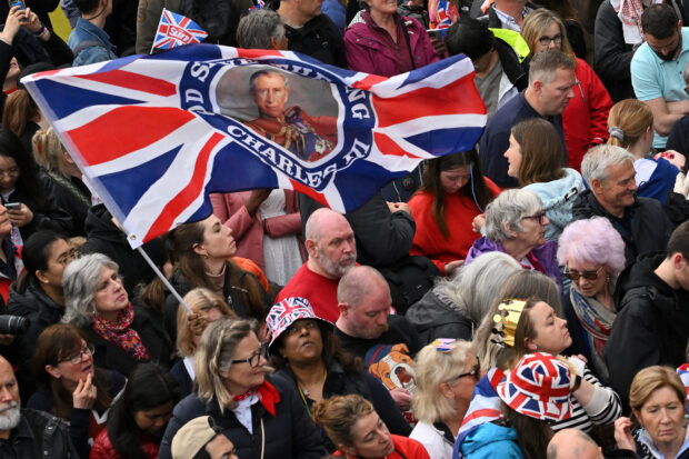 Crowds gather in London 