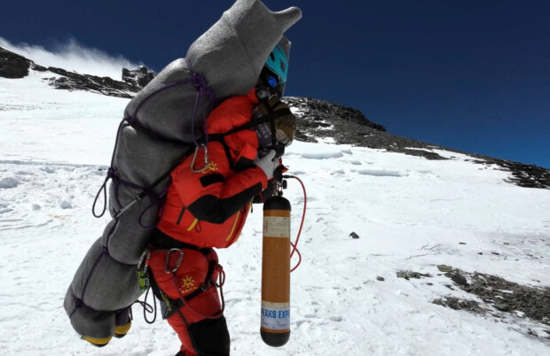 Everest 'death zone' rescue