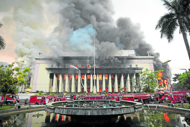 Burned Manila Central Post Office STORY: Calls for rebuilding Central Post Office ring out after fire