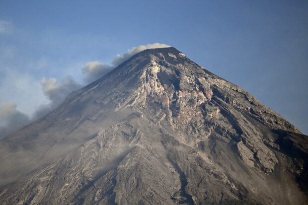 Evacuados regresan a casa tras extinción de volcán en Guatemala: oficial