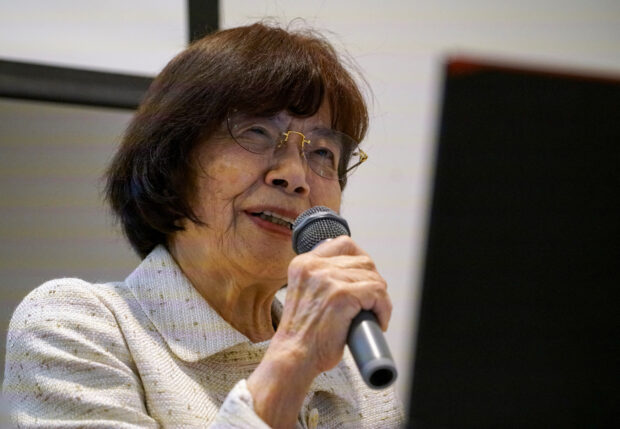 Hiroshima bomb survivor learns English
