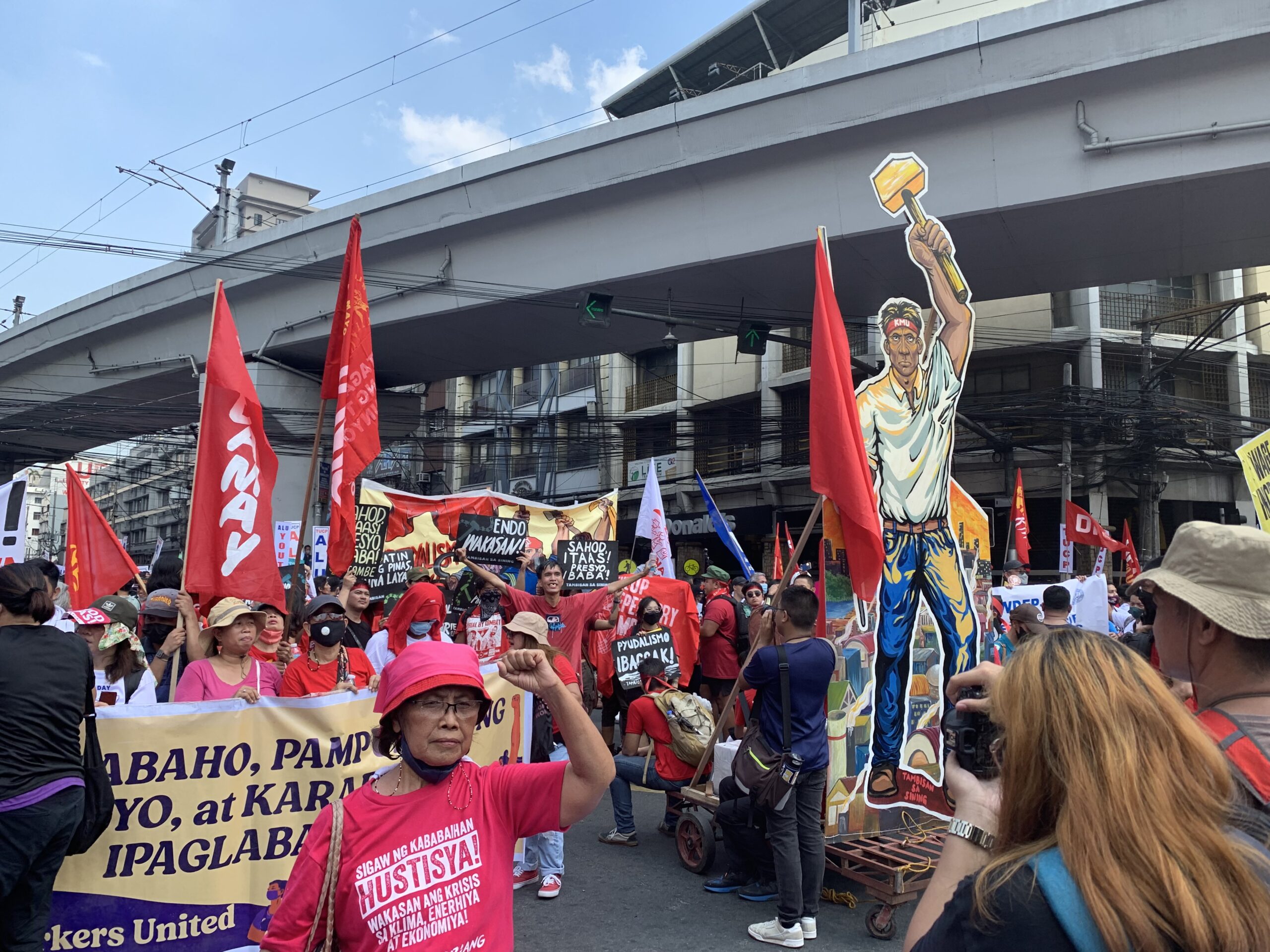 LOOK: Workers' groups converge in Mendiola, conduct Labor Day protest