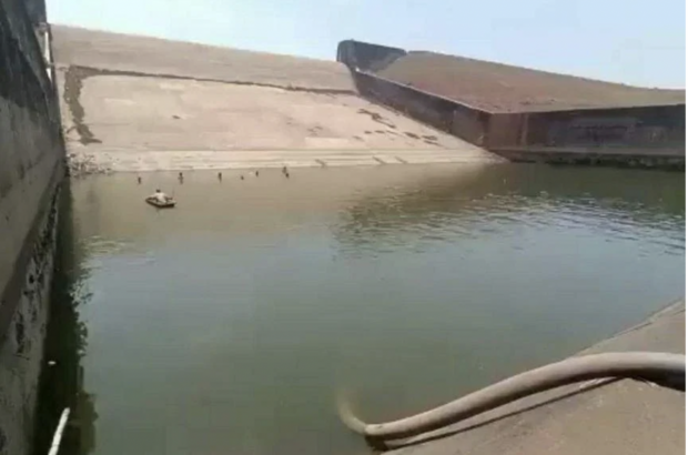 Indian official suspended from duties after he has reservoir drained to recover mobile phone