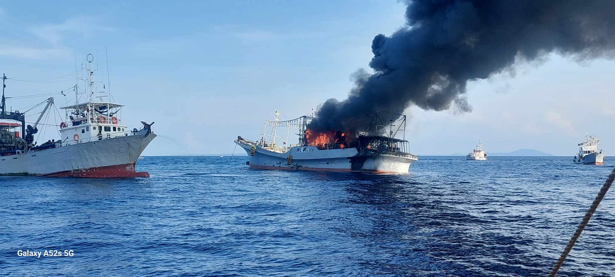 Two hurt after fishing vessel caught fire before sinking in Palawan