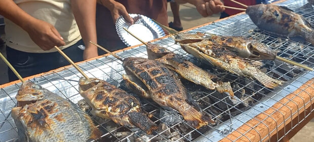 Kidapawan residents get free tilapia to grill at 'Sugbaan sa Plaza'