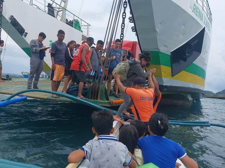 38 passengers rescued after ship runs aground off Siargao