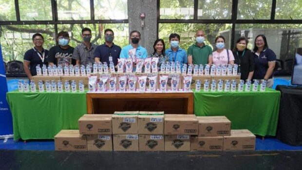 Manila Water Foundation, along with Safeguard Philippines and Manila Water East Zone Business Operations Group, handed over boxes of Safeguard hand soaps to 12 public hospitals through the “Maging Ligtas, Mag-#SAFEWASH” campaign.The said campaign aims to promote handwashing with soap and water to avoid the spread of communicable diseases, especially COVID-19, in public areas and institutions.