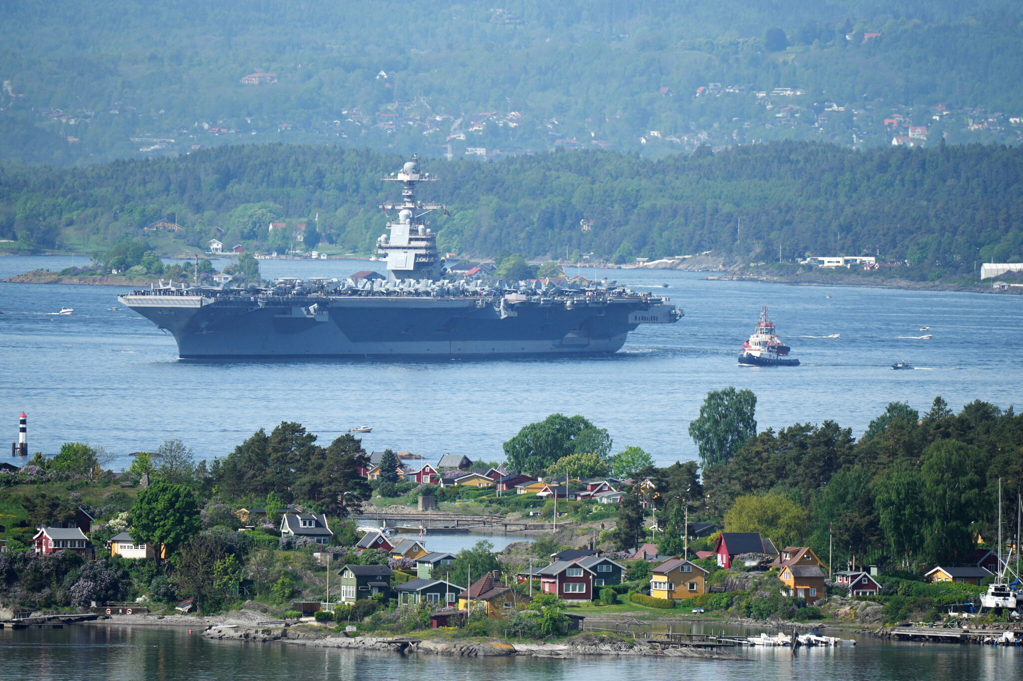 world-s-biggest-aircraft-carrier-sails-into-oslo-for-nato-exercises