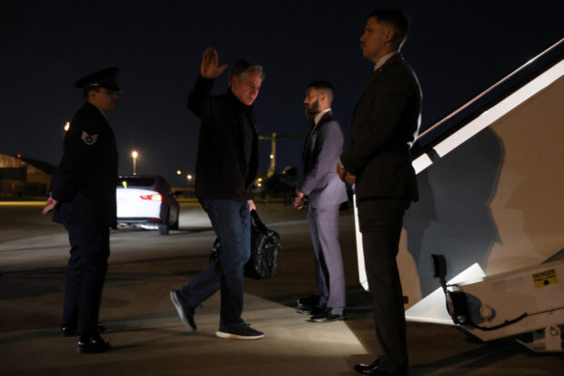  U.S. Secretary of State Antony Blinken boards his plane for his travel to China and the UK from Joint Base Andrews, Maryland, U.S., June 16, 2023. REUTERS/Leah Millis/Pool